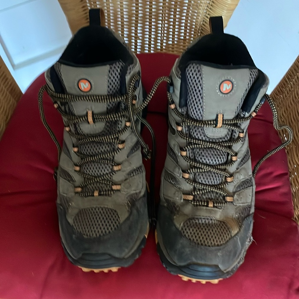Men’s Merrell work/hiking boots. Size 9.5